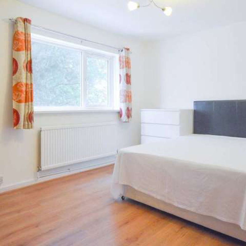 Room for rent in a flatshare in Highgate, London
