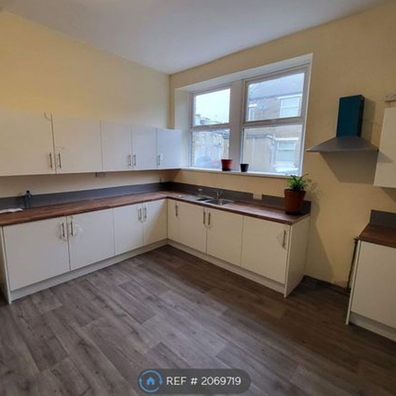 Room to rent in Hebble Street, Huddersfield HD1