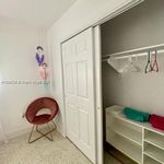 Rent 2 bedroom apartment of 1842 m² in Miami