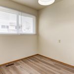 Rent 3 bedroom house of 114 m² in Edmonton Edmonton