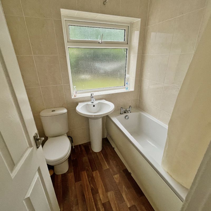 3 bedroom property to let in Park Court Road, BRIDGEND - £825 pcm Ystrad Fawr