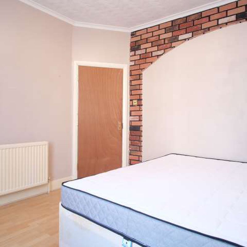 Spacious room in 4-bedroom houseshare in Forest Gate, London Upton