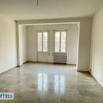 Affitto 4 camera appartamento di 130 m² in Milan