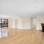 Rent 3 bedroom apartment of 195 m² in Glendale