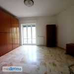 Affitto 4 camera appartamento di 126 m² in Napoli