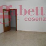 Affitto 3 camera appartamento di 80 m² in Cosenza
