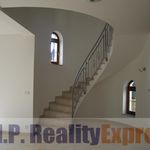 Rent 5 bedroom house of 270 m² in Prague