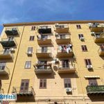Affitto 4 camera appartamento di 122 m² in Palermo