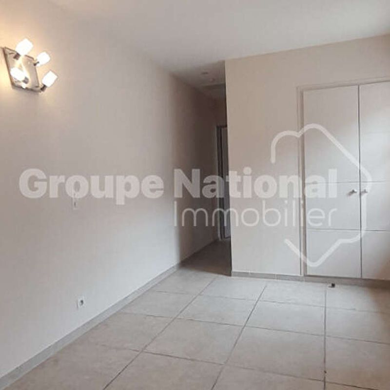 Location appartement 2 pièces 36 m² Beaucaire (30300)