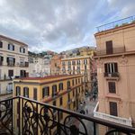 Affitto 4 camera appartamento di 155 m² in Napoli