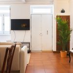 Rent 3 bedroom house of 132 m² in Porto