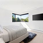 Rent 5 bedroom apartment of 376 m² in Encino