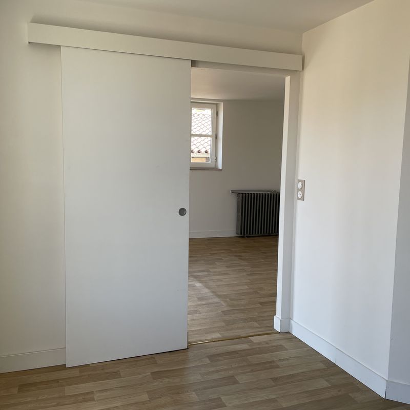 En location Appartement 2 pièces 55 m Saint-Léonard-de-Noblat