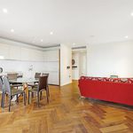 Rent 2 bedroom flat of 869 m² in London