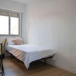Rent a room of 61 m² in Madrid