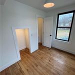 Rent 2 bedroom apartment of 1200 m² in Newburgh