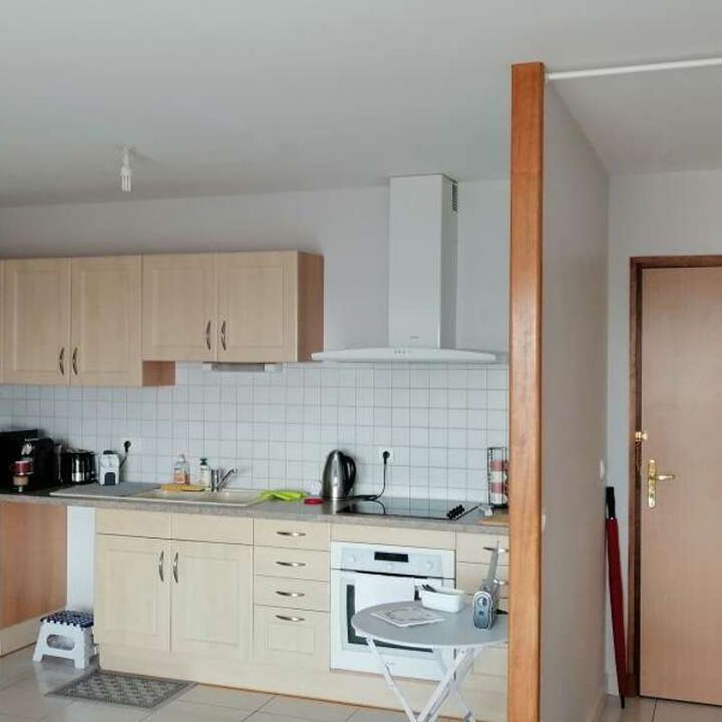 Location appartement 3 pièces 70 m² Saintes (17100)