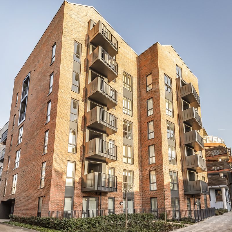 2 bedroom property to let in Canoe Walk, London, E14 - £2,300 pcm Limehouse