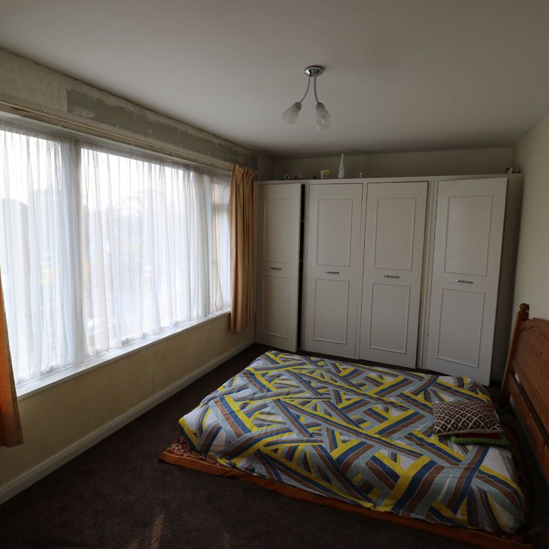 Maisonette to Rent in Hampshire - Cove Road - PMG180120 West Heath