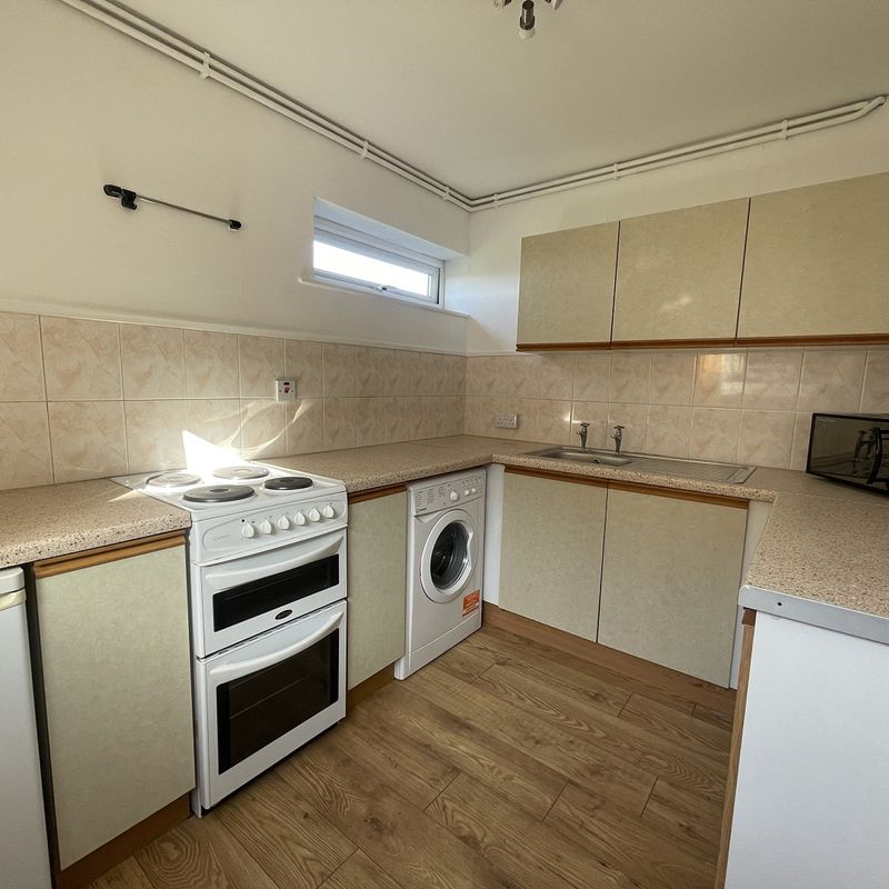 1 Bed Flat Hallowes