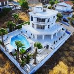 Rent 6 bedroom house of 300 m² in İzmir