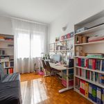 Rent 3 bedroom apartment of 110 m² in Milano