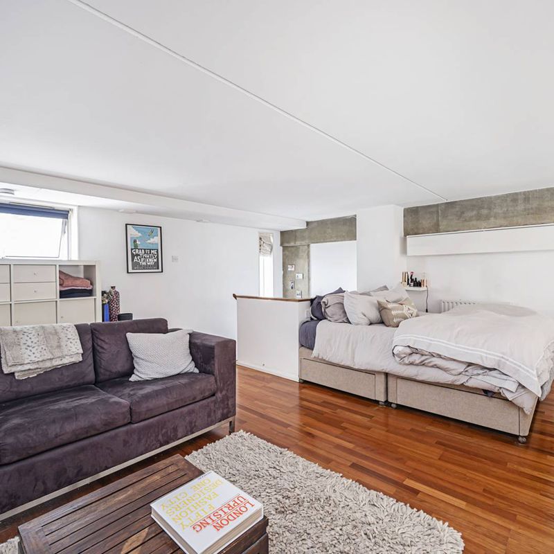 2 Bedroom Flat to Rent in Kingsland Road | Foxtons