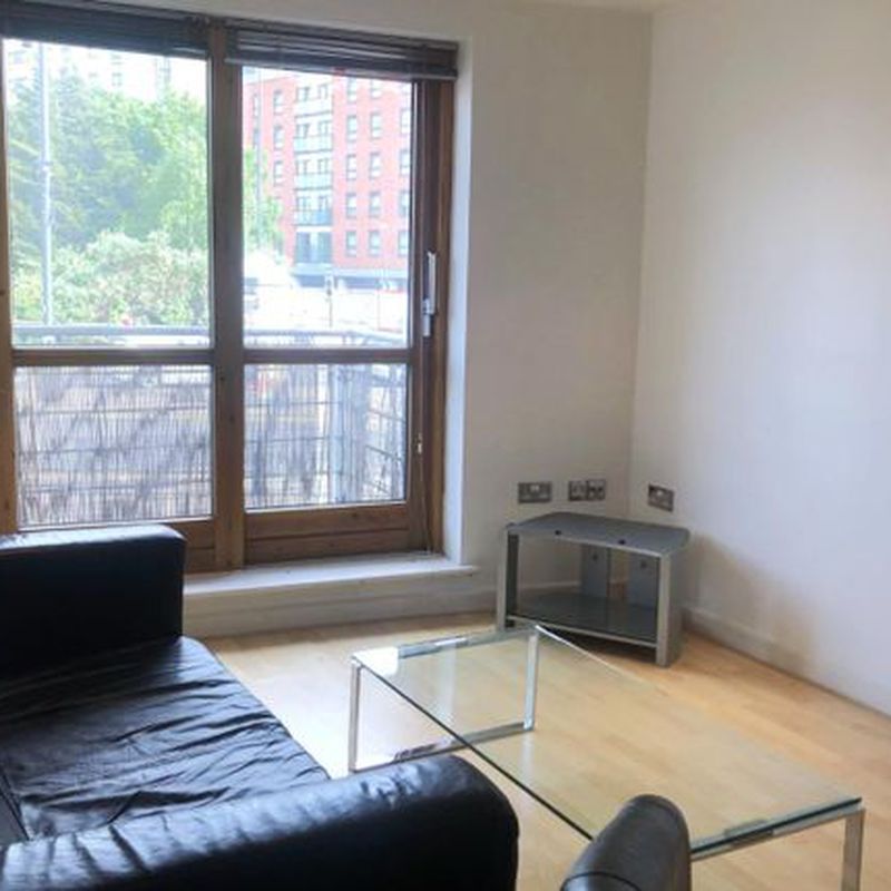 Flat to rent in Balmoral Place, Brewery Wharf, Leeds LS10 Steander