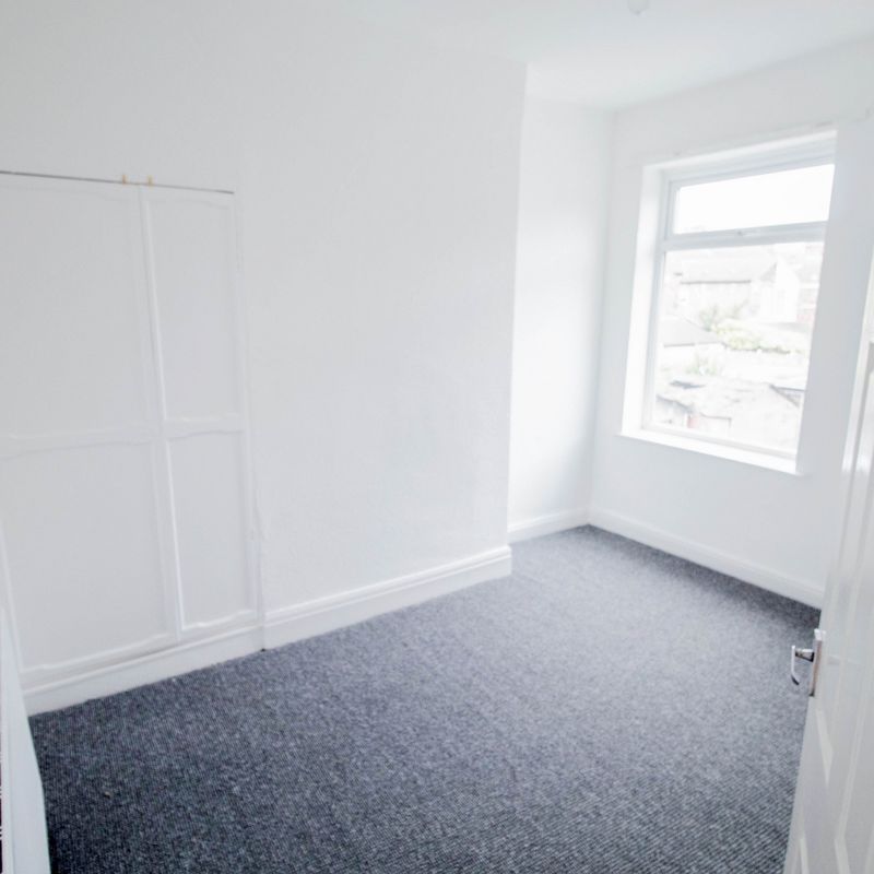 Spacious two bed end of terrace house on De La Pole Avenue, Hull Dairycoates