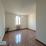 Affitto 6 camera appartamento di 234 m² in Bologna
