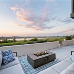 Rent 3 bedroom apartment of 204 m² in Newport Beach