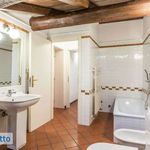 Affitto 3 camera appartamento di 140 m² in Bologna