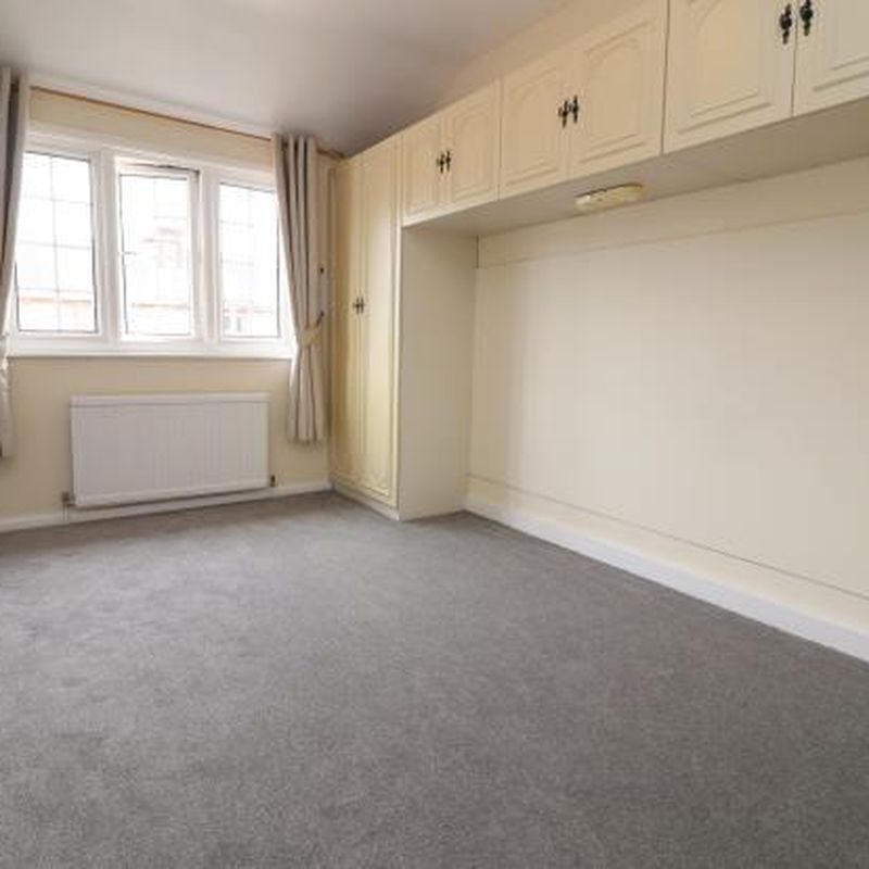 2 bedroom property to let in Henry Road, Chelmsford - £1,300 pcm