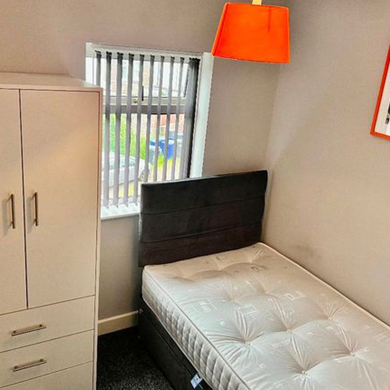 Room to rent in London Road, Newcastle-Under-Lyme ST5