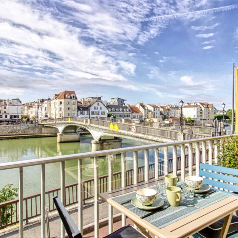 Loft Bellevue ideally situated near Paris , Disneyland and Airport CDG. Lagny-sur-Marne