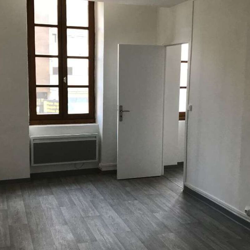 Location appartement 1 pièce 40 m² Nîmes (30000)