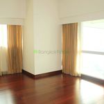 Rent 3 bedroom apartment in Phra Khanong
