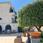 Rent 3 bedroom house of 300 m² in Napoli