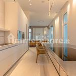 Rent 3 bedroom house of 210 m² in Milano