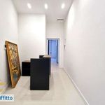 Affitto 6 camera appartamento di 230 m² in Naples