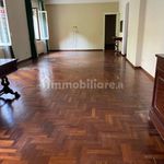 Rent 5 bedroom apartment of 200 m² in Palermo
