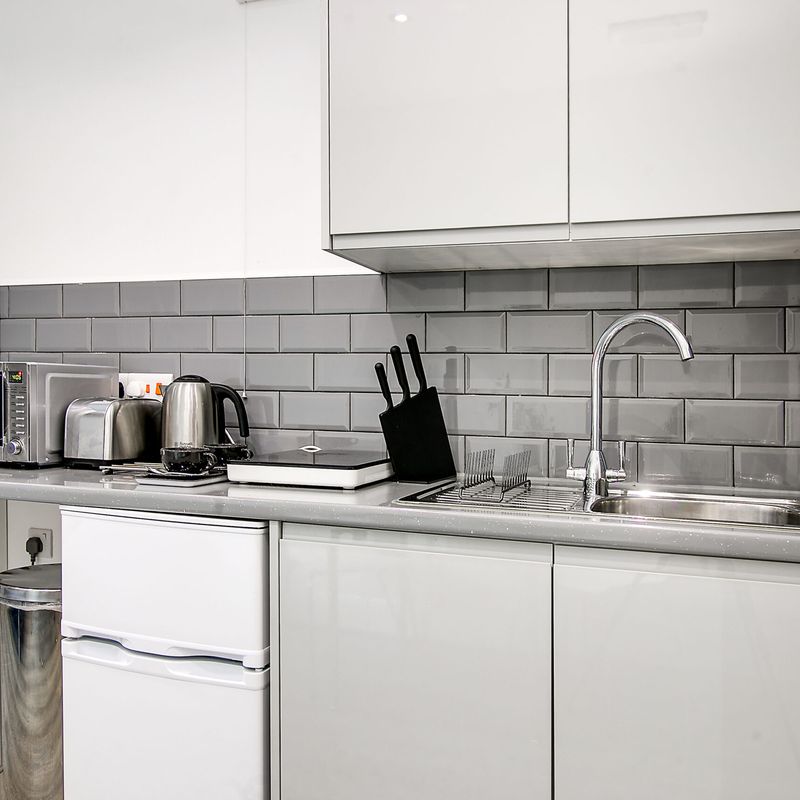 Newly Refurbished Stunning 1 Bedroom Apartment Available Now !!! Rotton Park