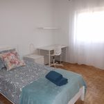 Alugar 4 quarto apartamento em Vila Nova da Caparica