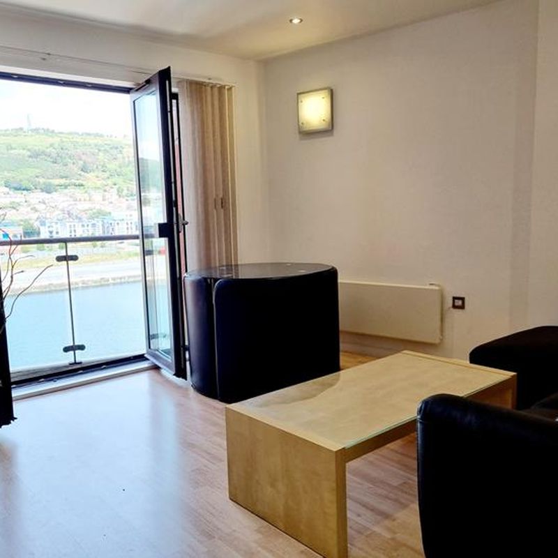 2 bedroom property to let in South Quay, Kings Road, SWANSEA - £1,200 pcm St Thomas