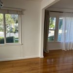 Rent 3 bedroom apartment of 141 m² in Encino