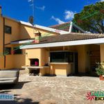 Rent 5 bedroom house of 850 m² in Roma
