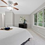 Rent 3 bedroom apartment of 2300 m² in Bellevue