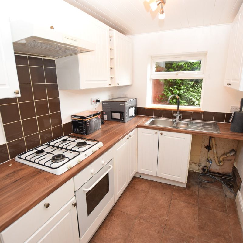 TO LET -  Well presented furnished property with two double bedrooms. Mackworth