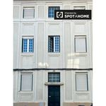 Rent 2 bedroom apartment of 65 m² in Lisbon