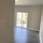 Rent 3 bedroom apartment of 1650 m² in Hialeah